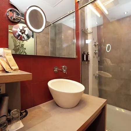 Hotel Petit Palace Museum 4*